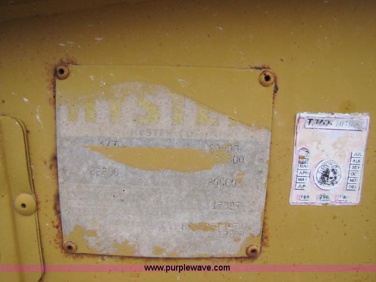 image for item B2105 1974 Hyster 41 ton tri-axle beam trailer