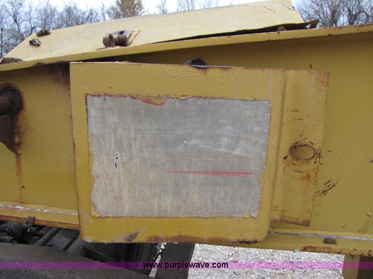 image for item B2105 1974 Hyster 41 ton tri-axle beam trailer