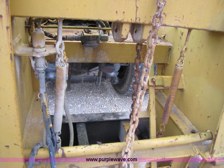 image for item B2105 1974 Hyster 41 ton tri-axle beam trailer