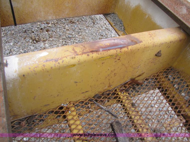 image for item B2105 1974 Hyster 41 ton tri-axle beam trailer