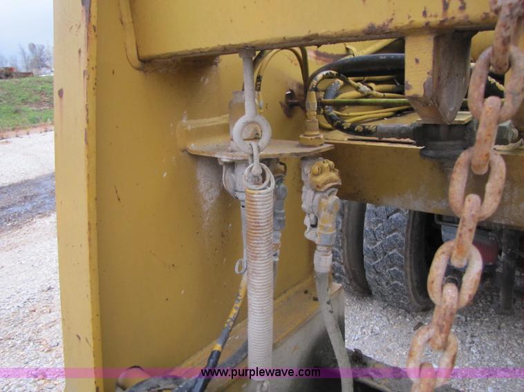 image for item B2105 1974 Hyster 41 ton tri-axle beam trailer