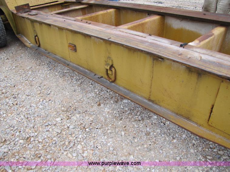 image for item B2105 1974 Hyster 41 ton tri-axle beam trailer