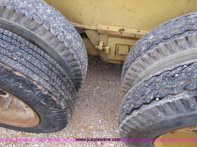 image for item B2105 1974 Hyster 41 ton tri-axle beam trailer