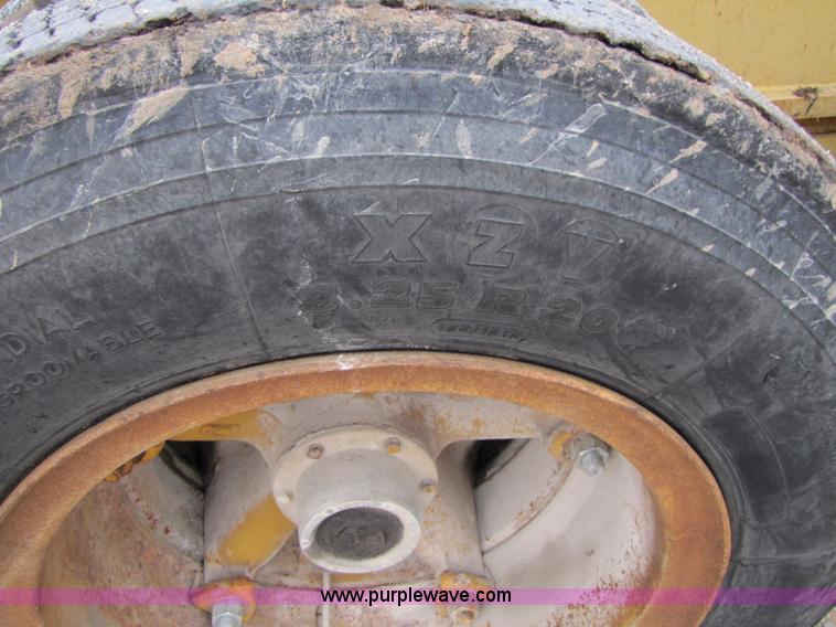 image for item B2105 1974 Hyster 41 ton tri-axle beam trailer