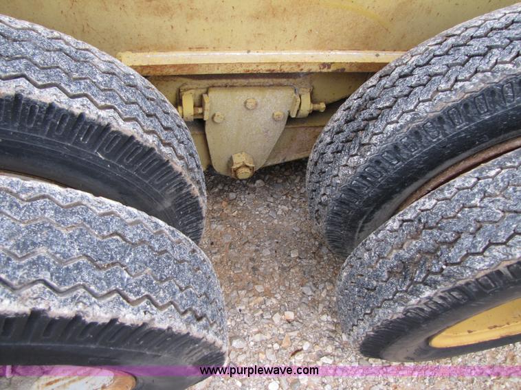 image for item B2105 1974 Hyster 41 ton tri-axle beam trailer