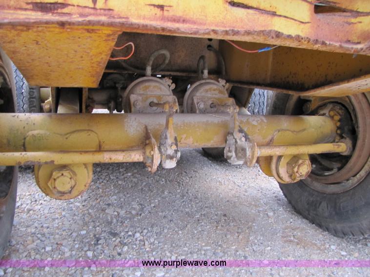 image for item B2105 1974 Hyster 41 ton tri-axle beam trailer