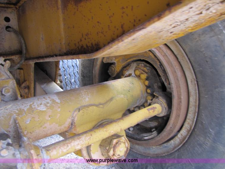 image for item B2105 1974 Hyster 41 ton tri-axle beam trailer