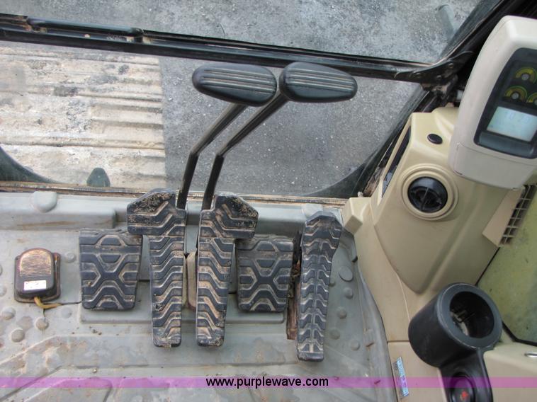 image for item B2109 2002 Caterpillar 330CL excavator