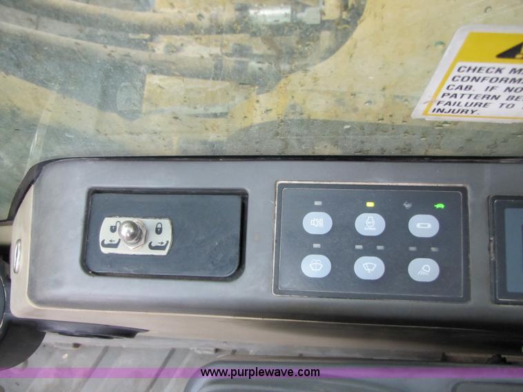 image for item B2109 2002 Caterpillar 330CL excavator