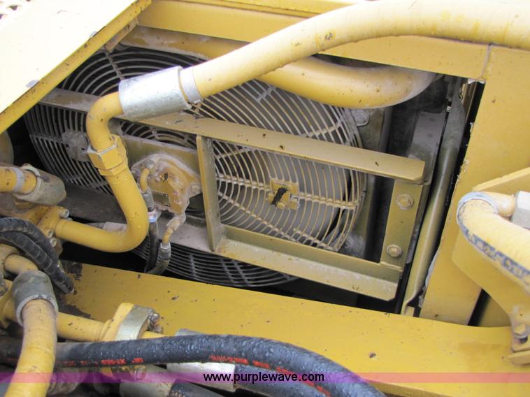 image for item B2109 2002 Caterpillar 330CL excavator