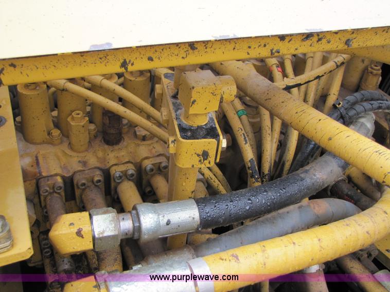 image for item B2109 2002 Caterpillar 330CL excavator