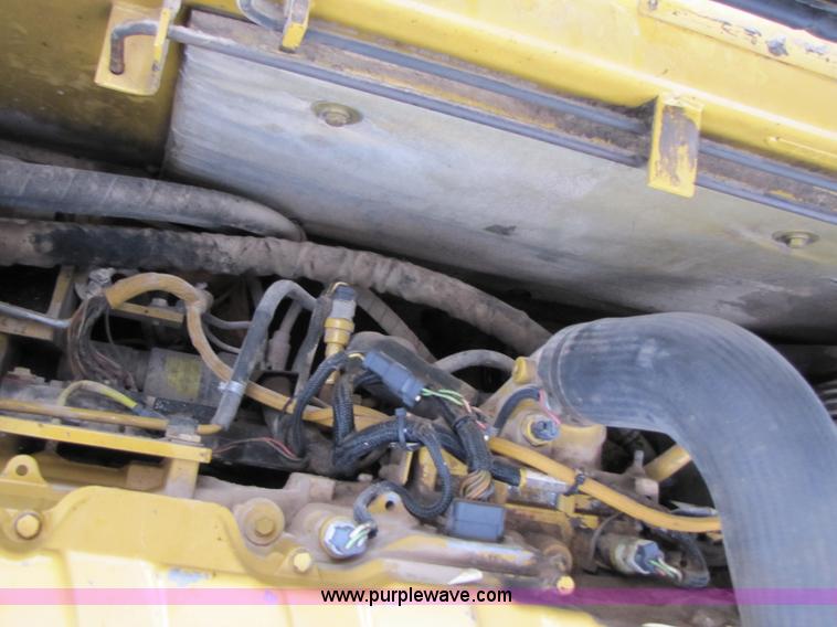 image for item B2109 2002 Caterpillar 330CL excavator