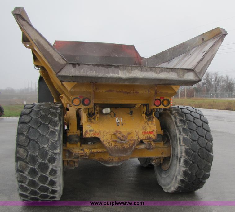 image for item B2110 2000 John Deere 350C 6x6 articulating dump truck