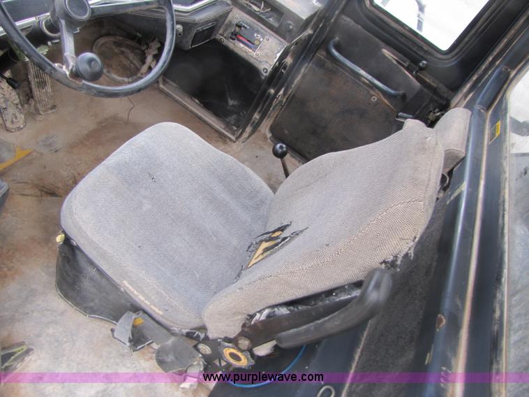 image for item B2110 2000 John Deere 350C 6x6 articulating dump truck