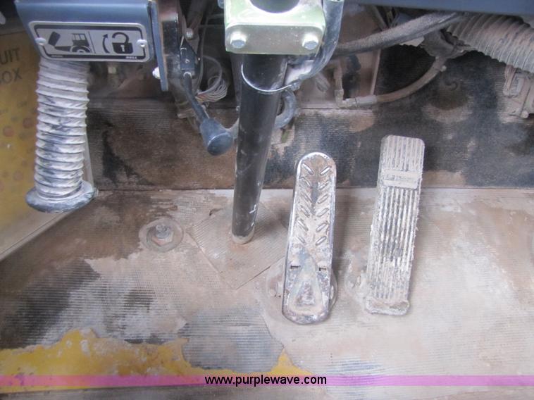 image for item B2110 2000 John Deere 350C 6x6 articulating dump truck