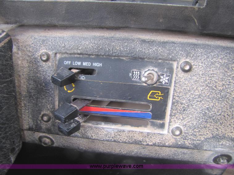 image for item B2110 2000 John Deere 350C 6x6 articulating dump truck