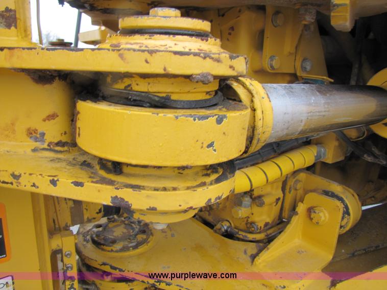 image for item B2110 2000 John Deere 350C 6x6 articulating dump truck