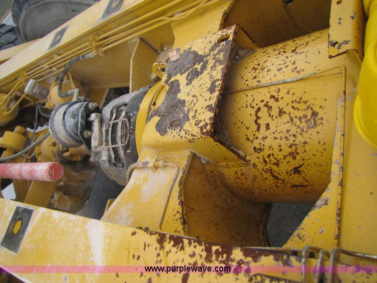 image for item B2110 2000 John Deere 350C 6x6 articulating dump truck