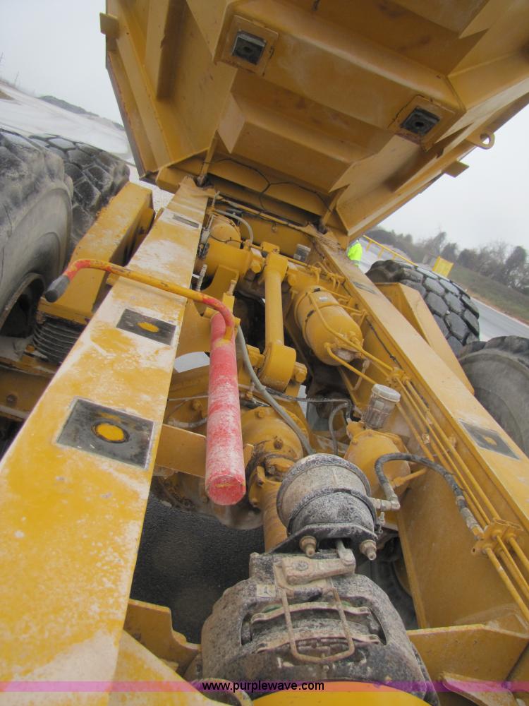 image for item B2110 2000 John Deere 350C 6x6 articulating dump truck