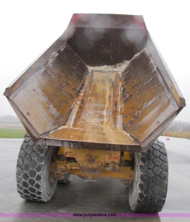 image for item B2110 2000 John Deere 350C 6x6 articulating dump truck