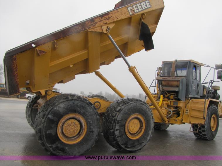 image for item B2110 2000 John Deere 350C 6x6 articulating dump truck