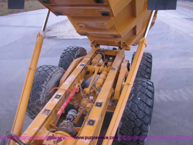 image for item B2110 2000 John Deere 350C 6x6 articulating dump truck