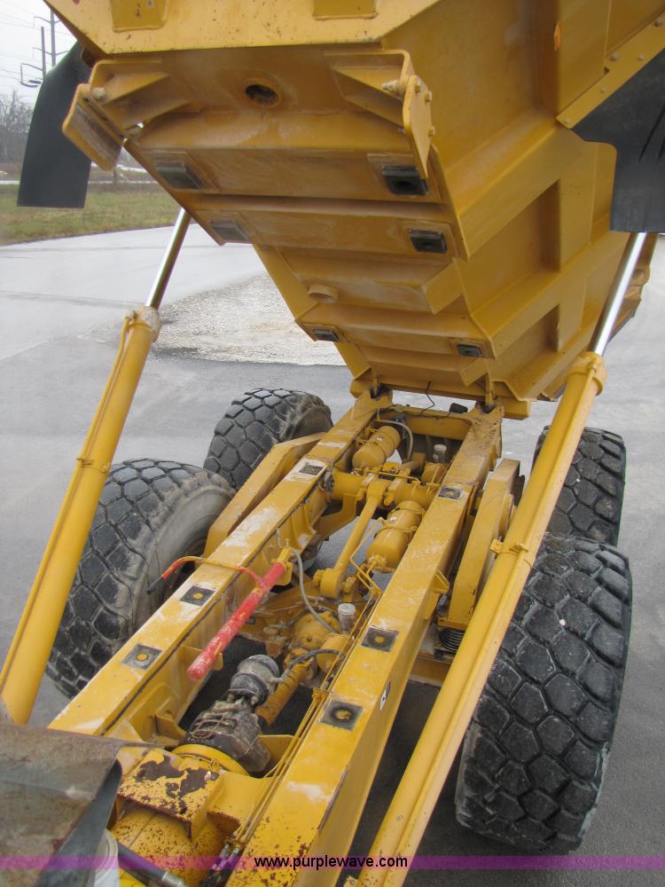 image for item B2110 2000 John Deere 350C 6x6 articulating dump truck