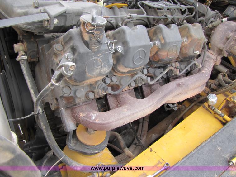 image for item B2110 2000 John Deere 350C 6x6 articulating dump truck