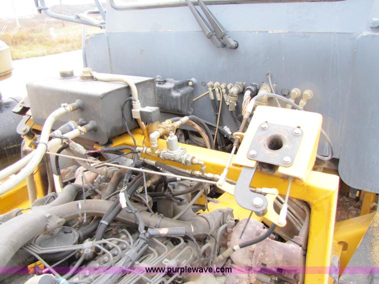 image for item B2110 2000 John Deere 350C 6x6 articulating dump truck