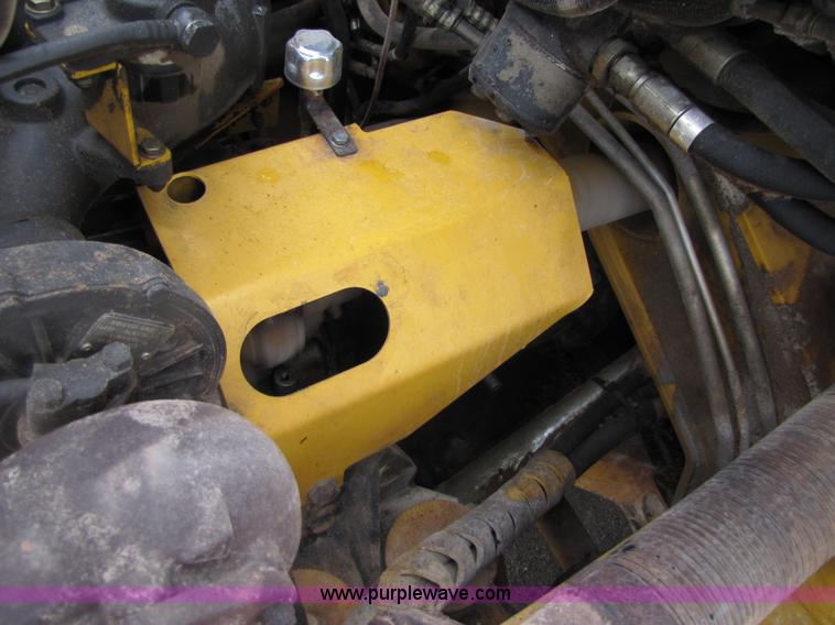 image for item B2110 2000 John Deere 350C 6x6 articulating dump truck