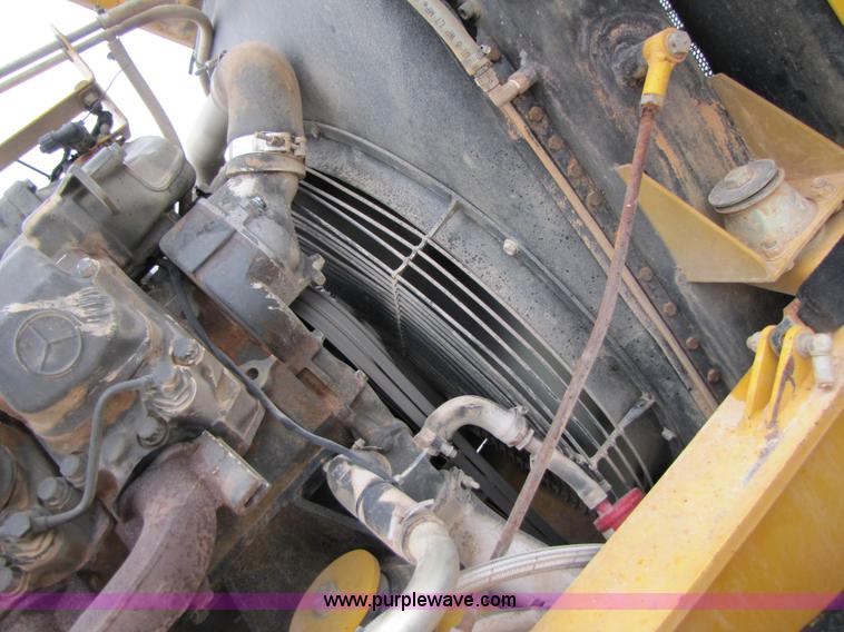 image for item B2110 2000 John Deere 350C 6x6 articulating dump truck