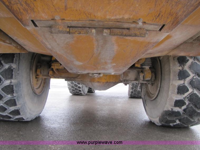 image for item B2110 2000 John Deere 350C 6x6 articulating dump truck