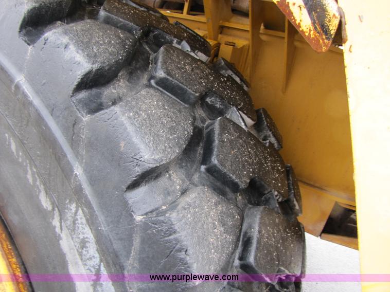 image for item B2110 2000 John Deere 350C 6x6 articulating dump truck