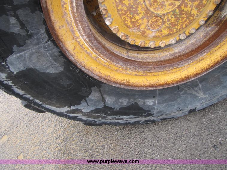 image for item B2110 2000 John Deere 350C 6x6 articulating dump truck