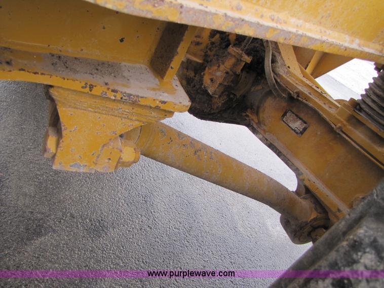 image for item B2110 2000 John Deere 350C 6x6 articulating dump truck