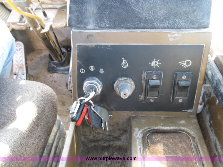 image for item B2113 1992 Caterpillar 980F wheel loader