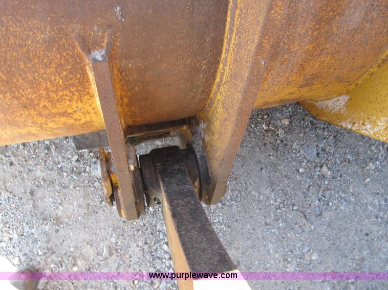 image for item B2116 1985 Caterpillar 966D wheel loader
