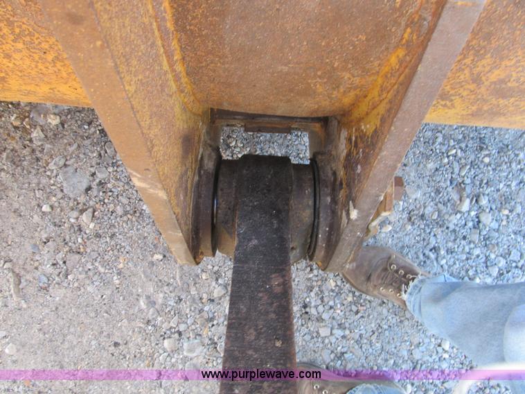 image for item B2116 1985 Caterpillar 966D wheel loader