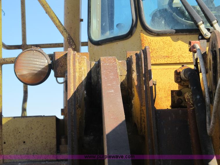 image for item B2116 1985 Caterpillar 966D wheel loader