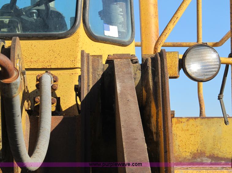 image for item B2116 1985 Caterpillar 966D wheel loader