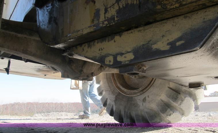 image for item B2116 1985 Caterpillar 966D wheel loader