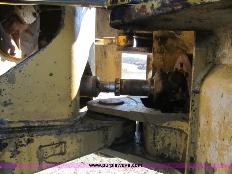 image for item B2116 1985 Caterpillar 966D wheel loader