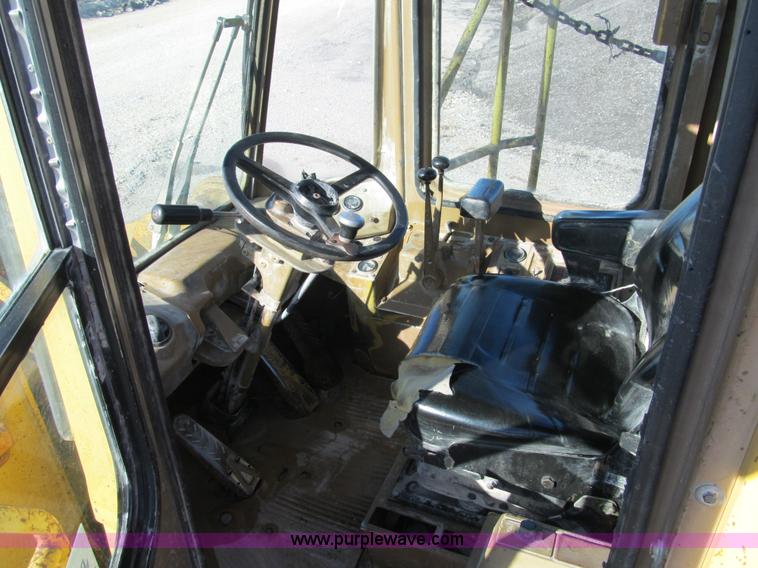 image for item B2116 1985 Caterpillar 966D wheel loader