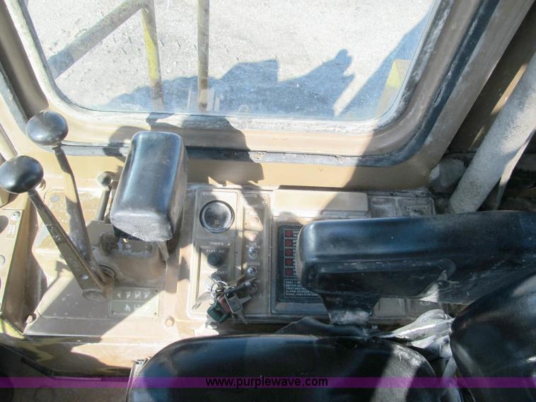 image for item B2116 1985 Caterpillar 966D wheel loader