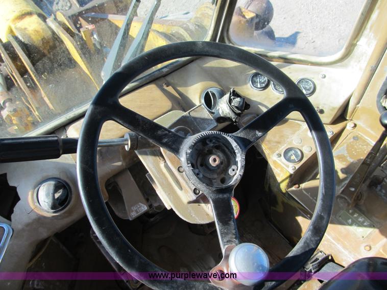 image for item B2116 1985 Caterpillar 966D wheel loader