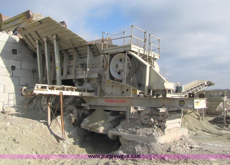 image for item B2137 1995 Cedarapids 3054 portable jaw crusher