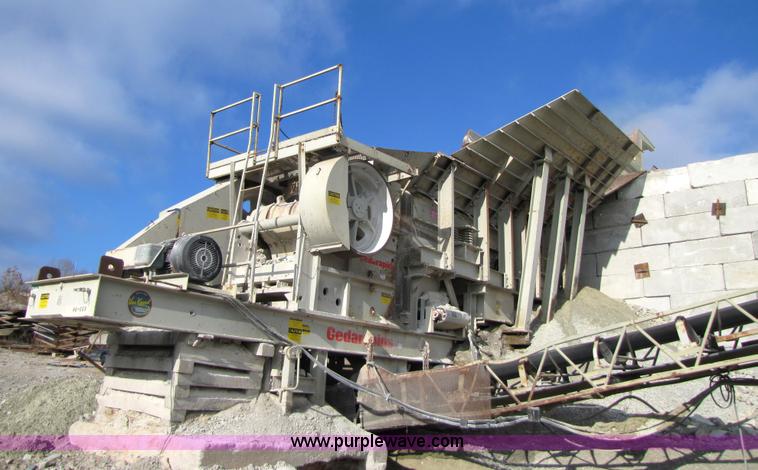 image for item B2137 1995 Cedarapids 3054 portable jaw crusher
