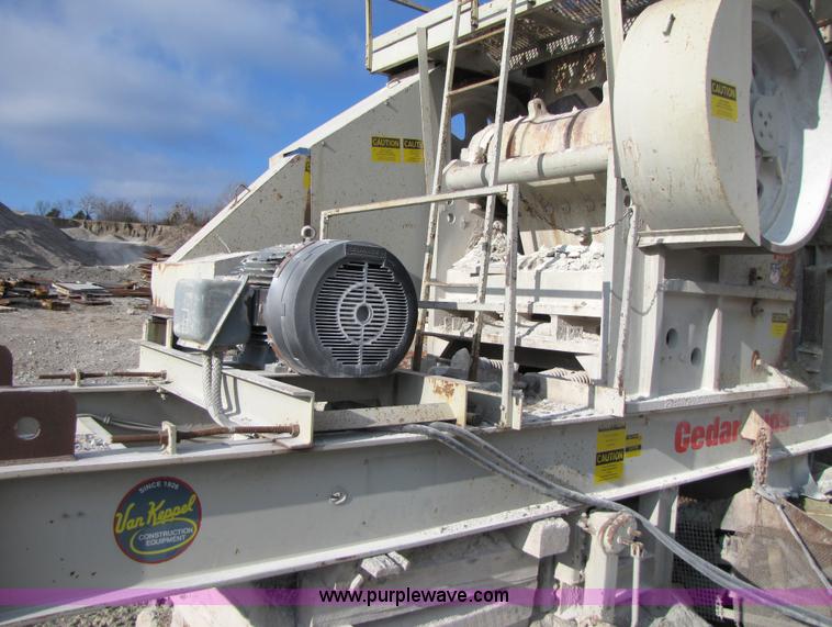 image for item B2137 1995 Cedarapids 3054 portable jaw crusher