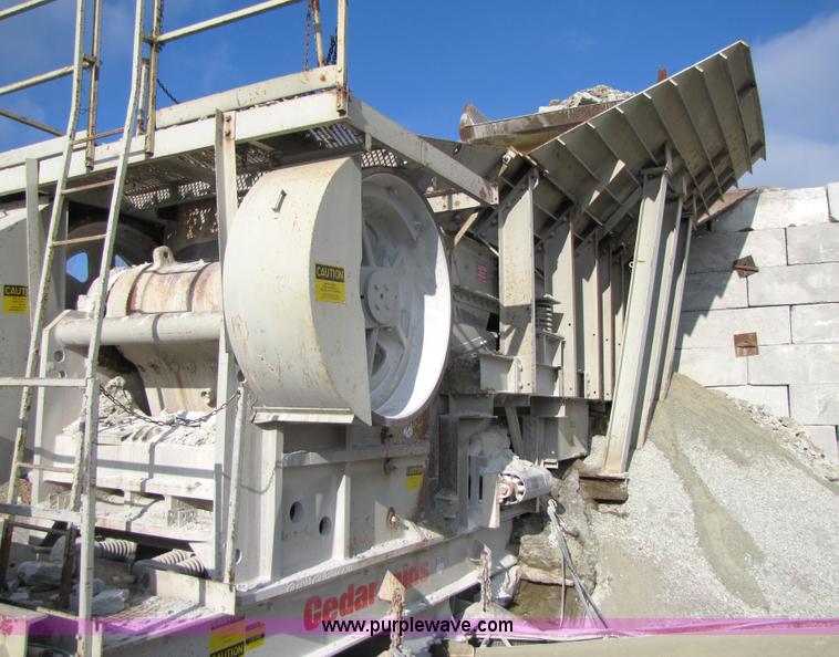 image for item B2137 1995 Cedarapids 3054 portable jaw crusher
