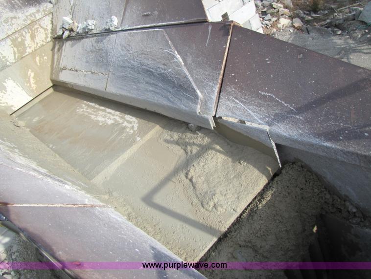 image for item B2137 1995 Cedarapids 3054 portable jaw crusher